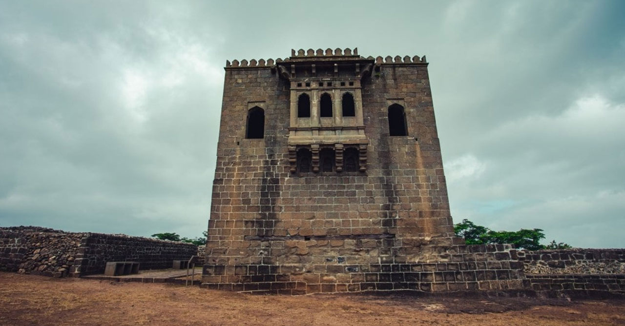 Shivneri Fort – स्वराज्याची पहाट उगवली तो दुर्ग शिवनेरी