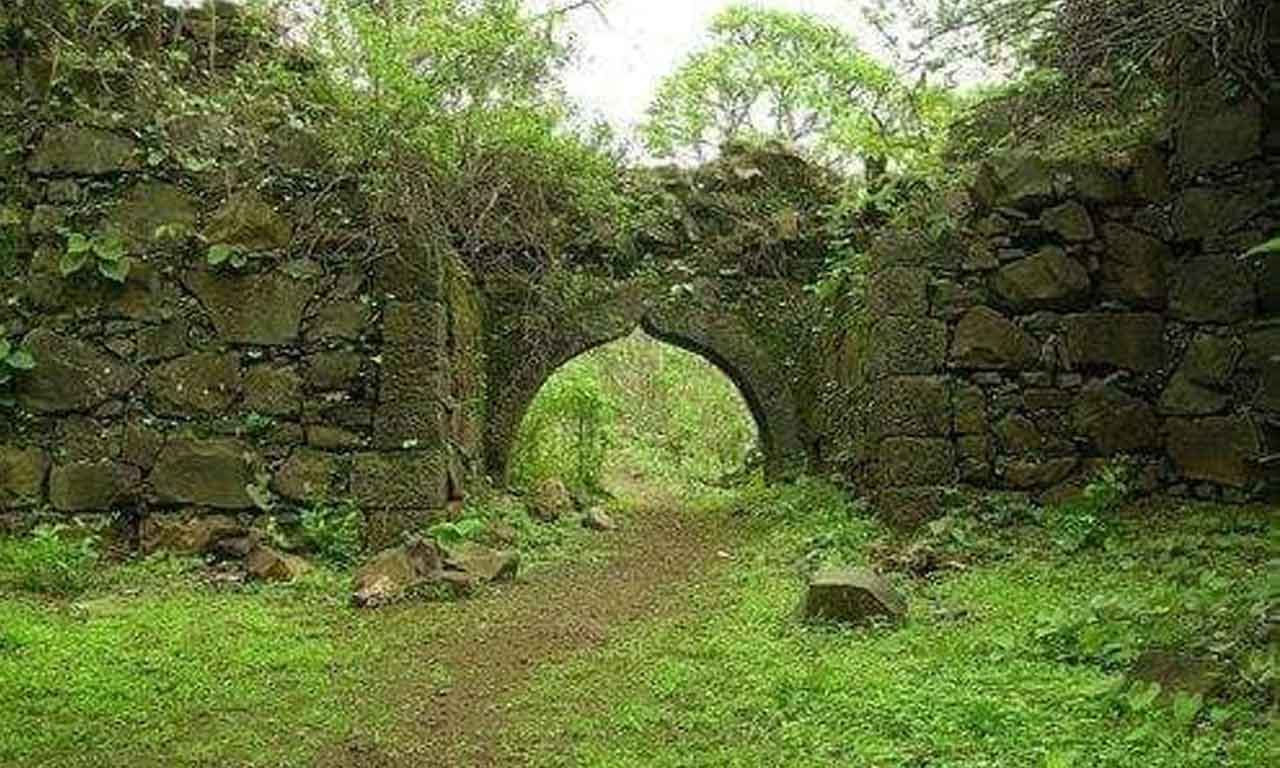 Avchitgad Fort – निसर्गरम्य वातावरणातील मुलखावेगळा अवचितगड