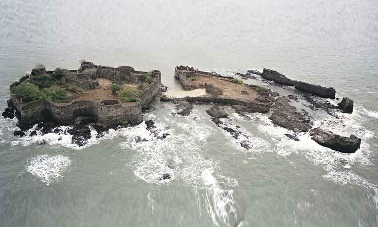 Padmadurg fort : अजिंक्य मुरुड जंजिर्‍यावर वचक ठेवणारा – पद्मदुर्ग