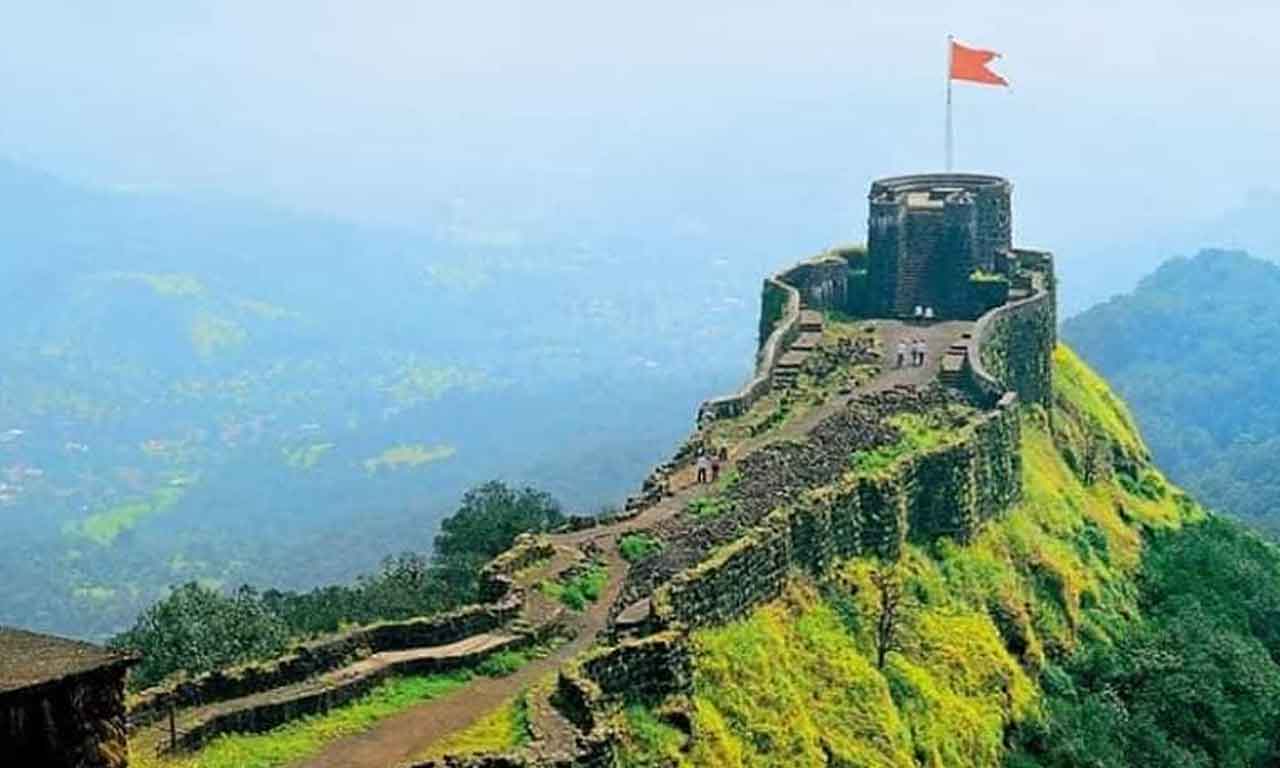 Pratapgad fort : महाबळेश्वरच्या जटांत व पारघाटाच्या ओठात असलेला किल्ले प्रतापगड