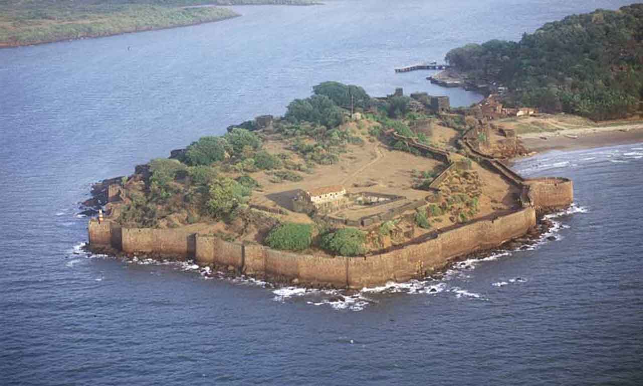 Fort Vijaydurg : आश्‍चर्यकारक वास्तूकलेने नटलेला विजयदुर्ग